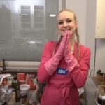 Auri Kananen julkaisee sosiaalisessa mediassa siivousvideoita. Kuva: YouTube