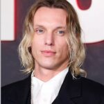 Stranger Things -tähti Arctic Lights Comic Coniin Jamie-Cambell-Bower-kuva-arctic-lights-comic-con-